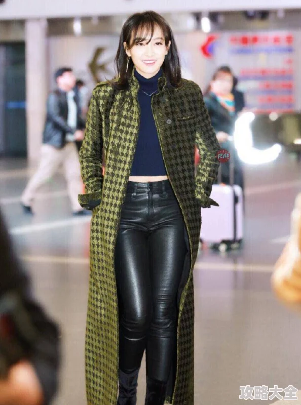 撕开内衣 吸奶头为什么让人难以抗拒可能是因为它融合了温柔和野性的双重魅力